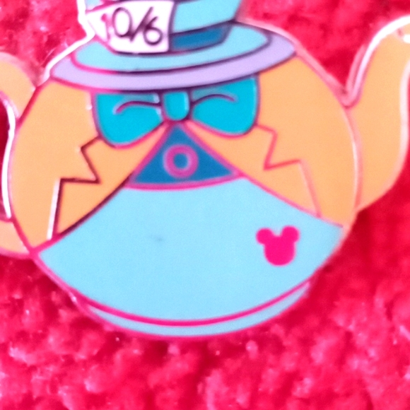 DISNEY MAD HATTER TEA PARTY PIN - Picture 2 of 4